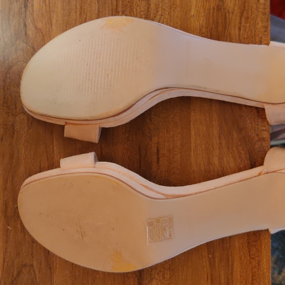 Dream Pairs Suede Heels - Picture 4 of 5